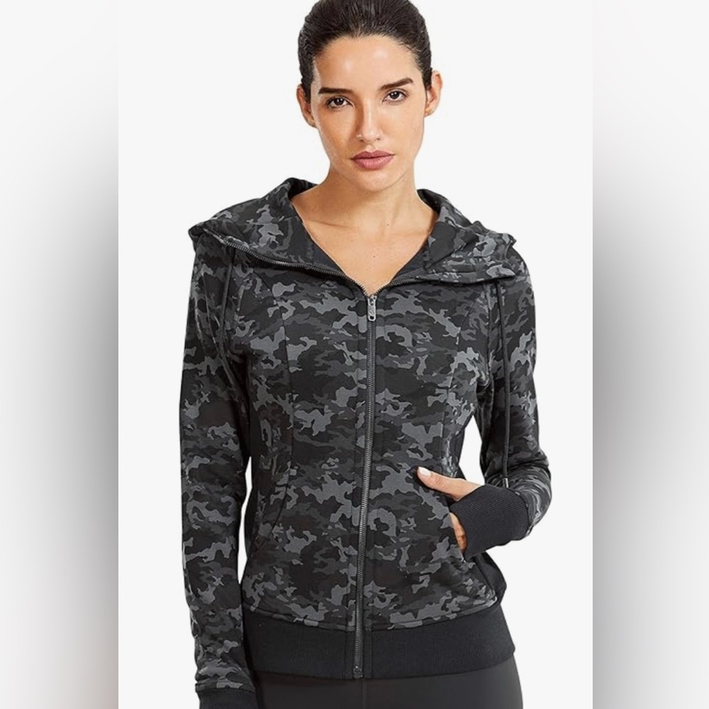 ZIP HOODED CAMO SWEATSHIRT NWT